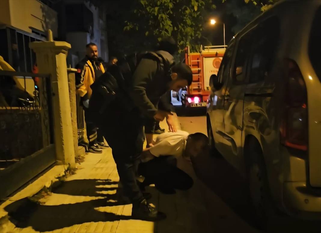 Arkadaşını evine çağırıp kılıç çekti! Rehine operasyonu 2 saat sürdü 3